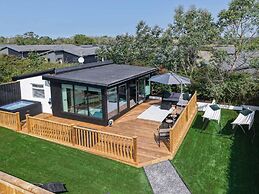 Cedars Lodge - Hot Tub - Penally - Tenby