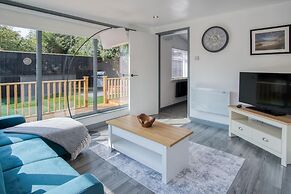 Cedars Lodge - Hot Tub - Penally - Tenby