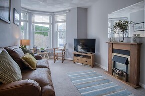 Beachcomber Seaside Apartment - 2 Bedroom - Tenby
