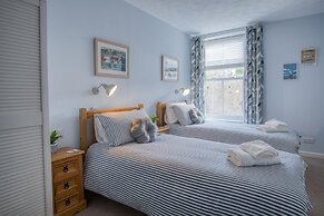 Beachcomber Seaside Apartment - 2 Bedroom - Tenby