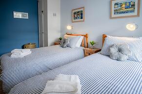Beachcomber Seaside Apartment - 2 Bedroom - Tenby