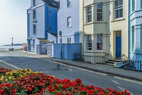 Beachcomber Seaside Apartment - 2 Bedroom - Tenby