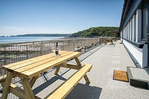 Waterfront 2 - 2 Bedroom Apartment - Wisemans Bridge