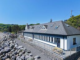 Waterfront 2 - 2 Bedroom Apartment - Wisemans Bridge