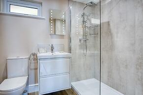 Waterfront 2 - 2 Bedroom Apartment - Wisemans Bridge