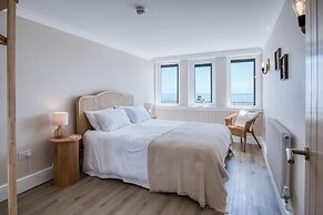 Waterfront 2 - 2 Bedroom Apartment - Wisemans Bridge