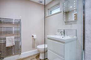 Waterfront 2 - 2 Bedroom Apartment - Wisemans Bridge