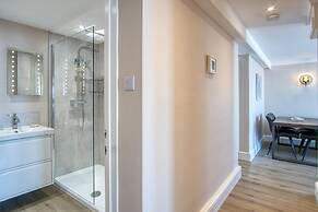 Waterfront 2 - 2 Bedroom Apartment - Wisemans Bridge
