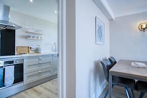 Waterfront 2 - 2 Bedroom Apartment - Wisemans Bridge