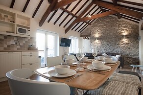The Old Stables - 3 Bedroom Cottage - Angle