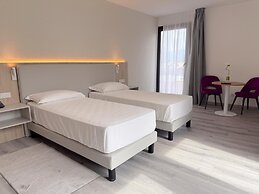 Lake and More Suite Hotel