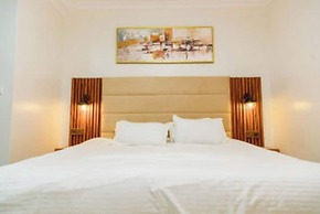 Tranquil Point Residence