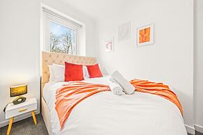 Cosy and Bright 3-Bedroom Flat