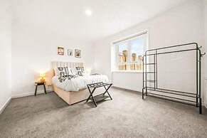 Cosy and Bright 3-Bedroom Flat