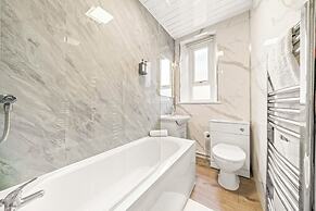 Cosy and Bright 3-Bedroom Flat