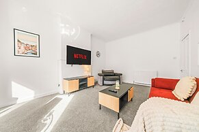 Cosy and Bright 3-Bedroom Flat