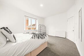 Cosy and Bright 3-Bedroom Flat