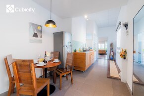 Cubicity Metro House