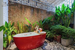 Cubicity Metro House