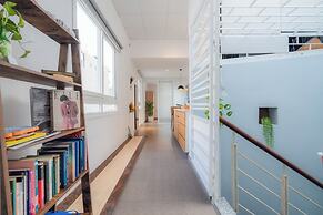 Cubicity Metro House