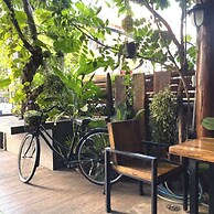 Nature Home Hostel & Cafe