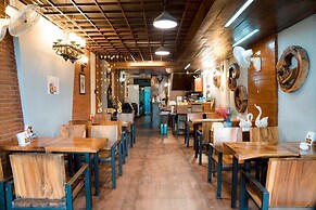 Nature Home Hostel & Cafe