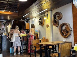 Nature Home Hostel & Cafe