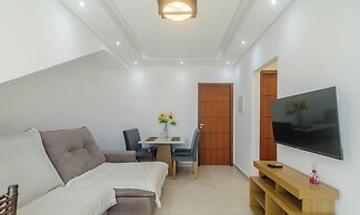 Condominium With Pool 950m From the Beach - PDM
