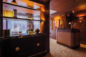Confidential Room 1, a Stone's Throw From the Louvre