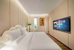 Pilot Hotel