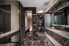 Pilot Hotel