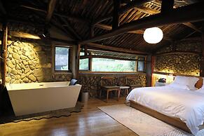 Lishui Manshanju Forest Retreat