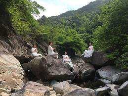 Lishui Manshanju Forest Retreat