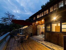 Lishui Manshanju Forest Retreat