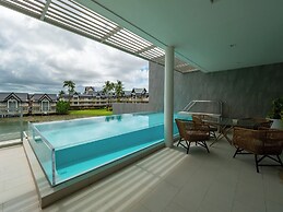 Beautiful Apt with a Pool