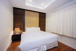 Seaview Condo with Large Pool - BAP1