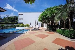 Seaview Condo with Large Pool - BAP1