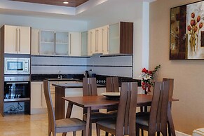 Seaview Condo with Large Pool - BAP1