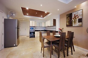 Seaview Condo with Large Pool - BAP1