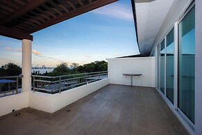 Seaview Condo with Large Pool - BAP1