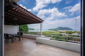 Seaview Condo with Large Pool - BAP1