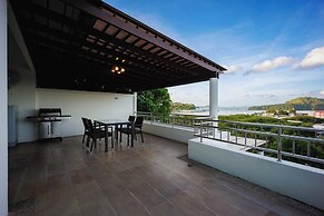 Seaview Condo with Large Pool - BAP1