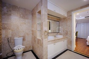 Seaview Condo with Large Pool - BAP1