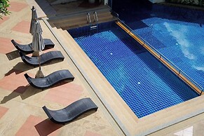 Seaview Condo with Large Pool - BAP1