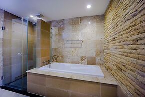 Seaview Condo with Large Pool - BAP1