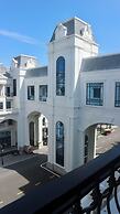 Blue Waves Hotel