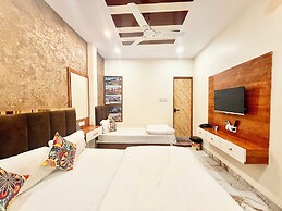 Hotel Malay - near Temple & Rail Station