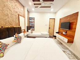 Hotel Malay - near Temple & Rail Station