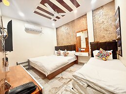 Hotel Malay - near Temple & Rail Station