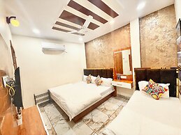 Hotel Malay - near Temple & Rail Station